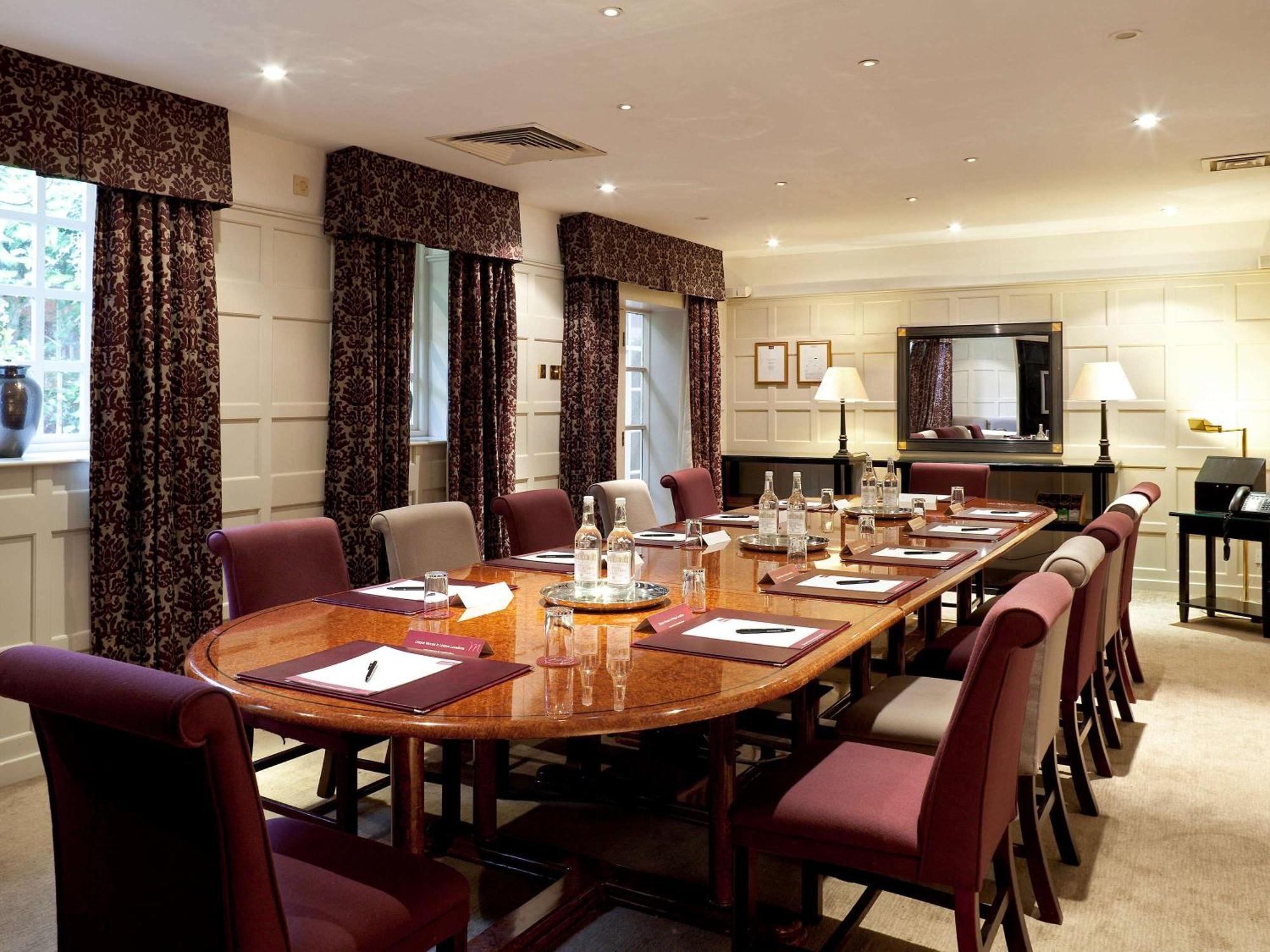 Mercure Salisbury White Hart Hotel & Apartments Екстер'єр фото
