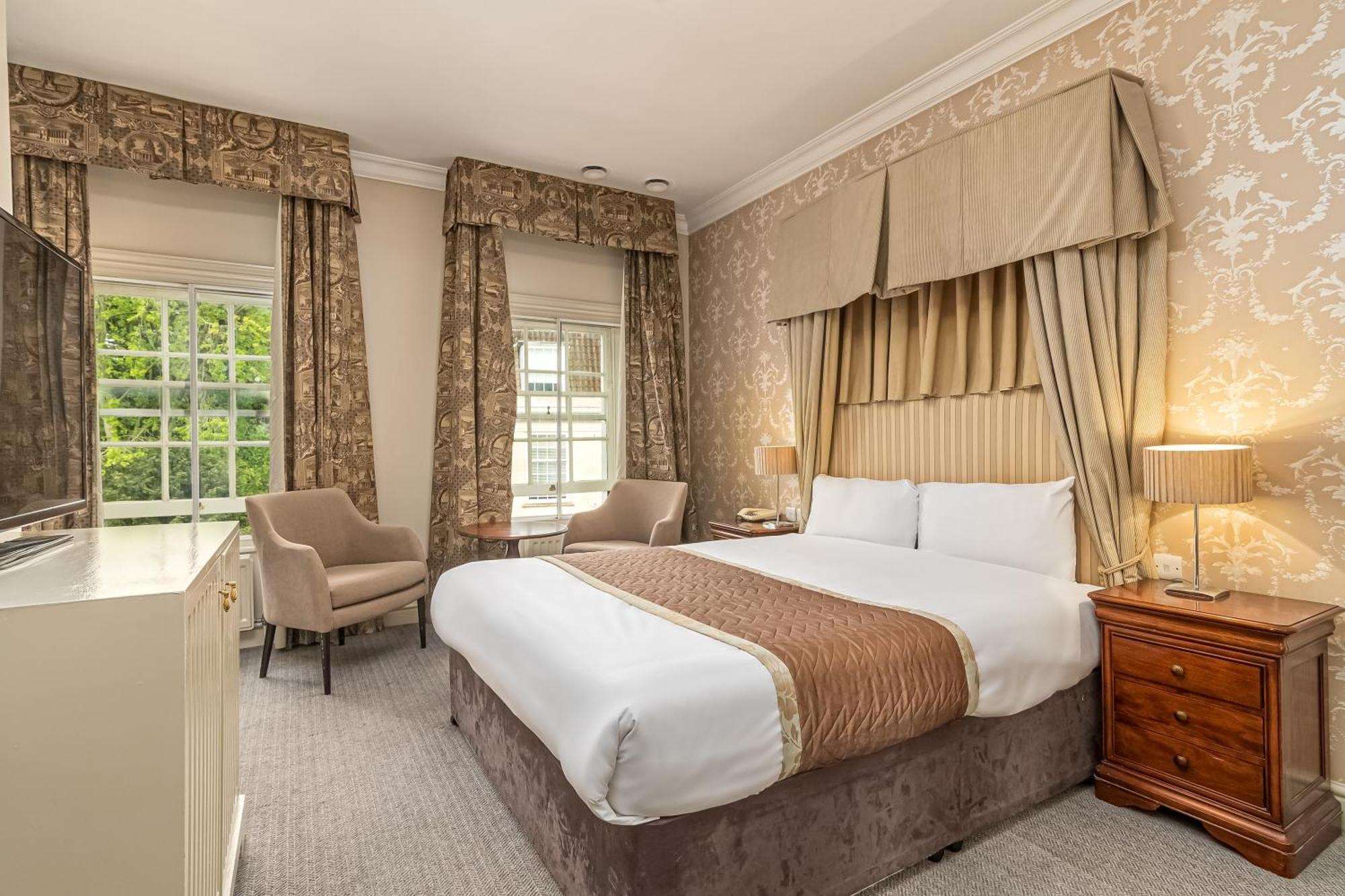 Mercure Salisbury White Hart Hotel & Apartments Екстер'єр фото