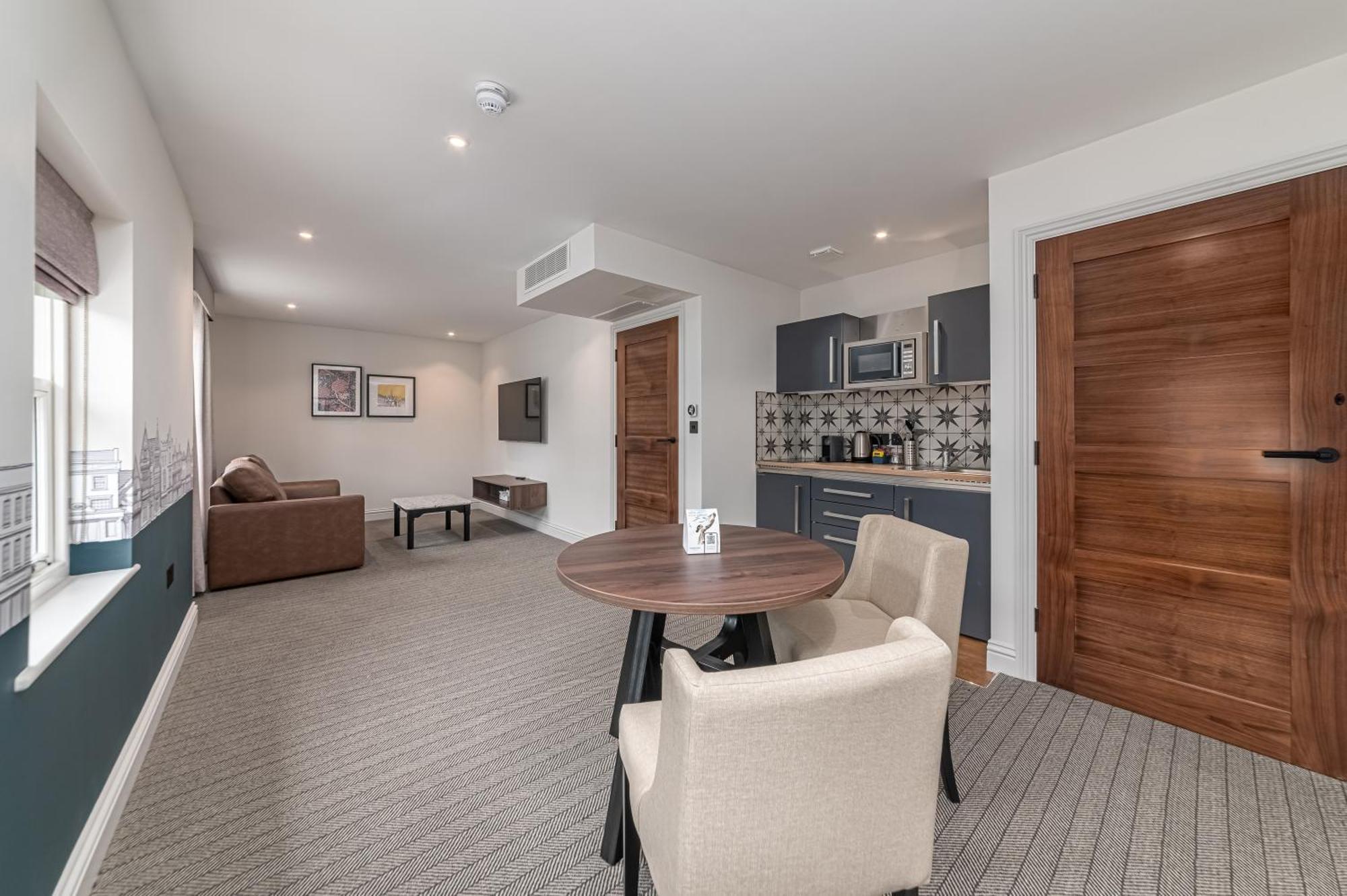Mercure Salisbury White Hart Hotel & Apartments Екстер'єр фото