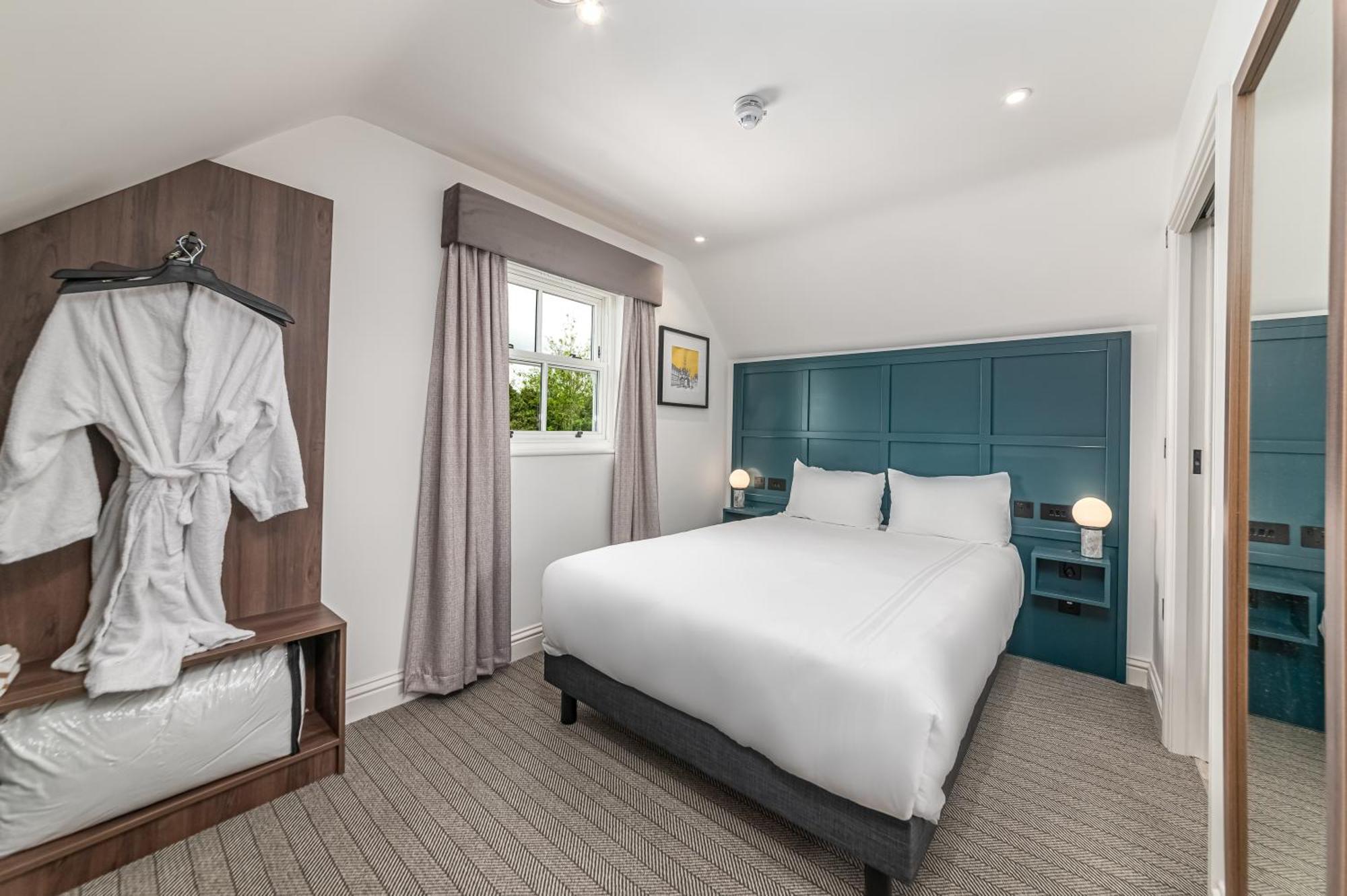 Mercure Salisbury White Hart Hotel & Apartments Екстер'єр фото