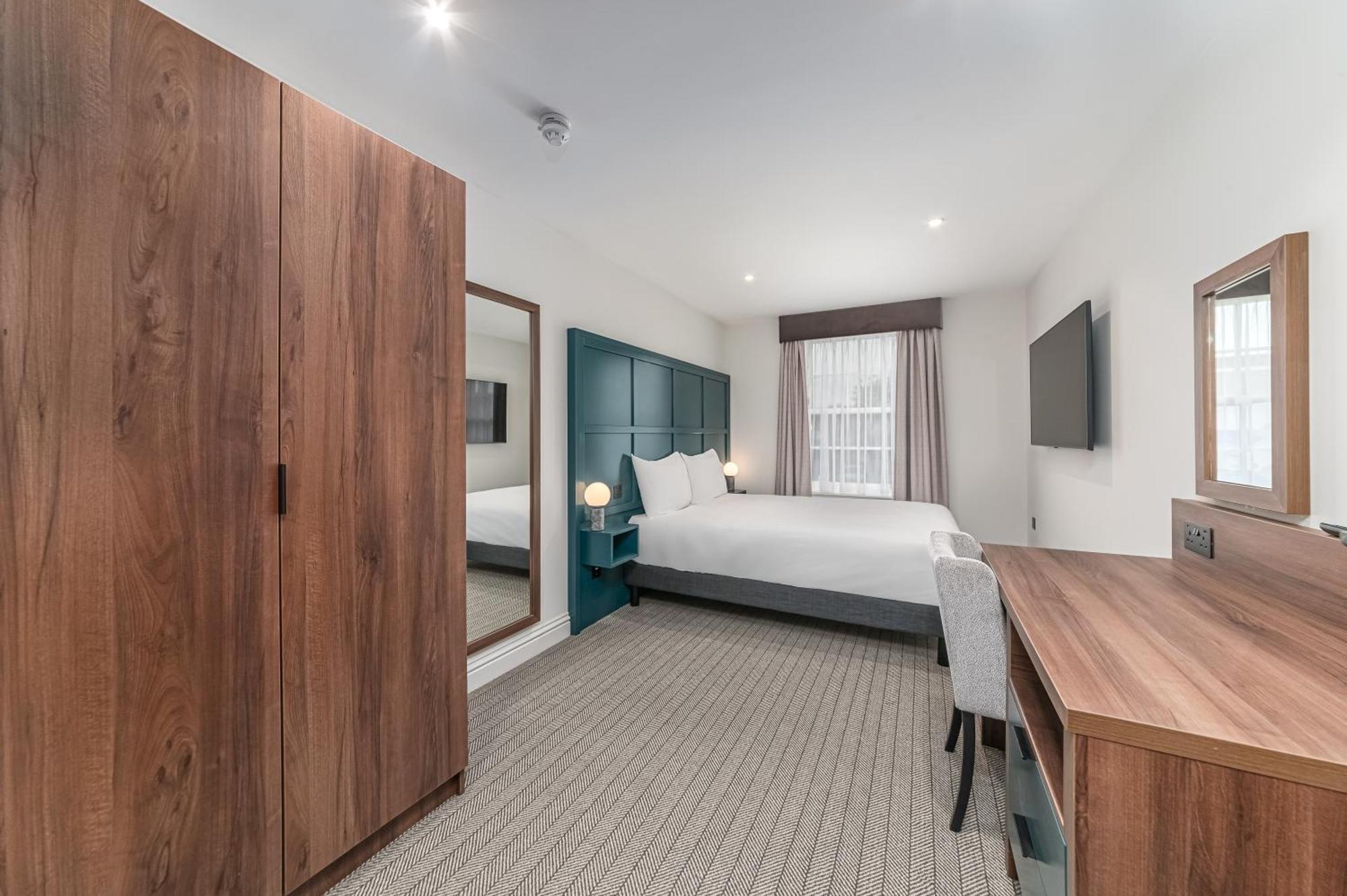 Mercure Salisbury White Hart Hotel & Apartments Екстер'єр фото