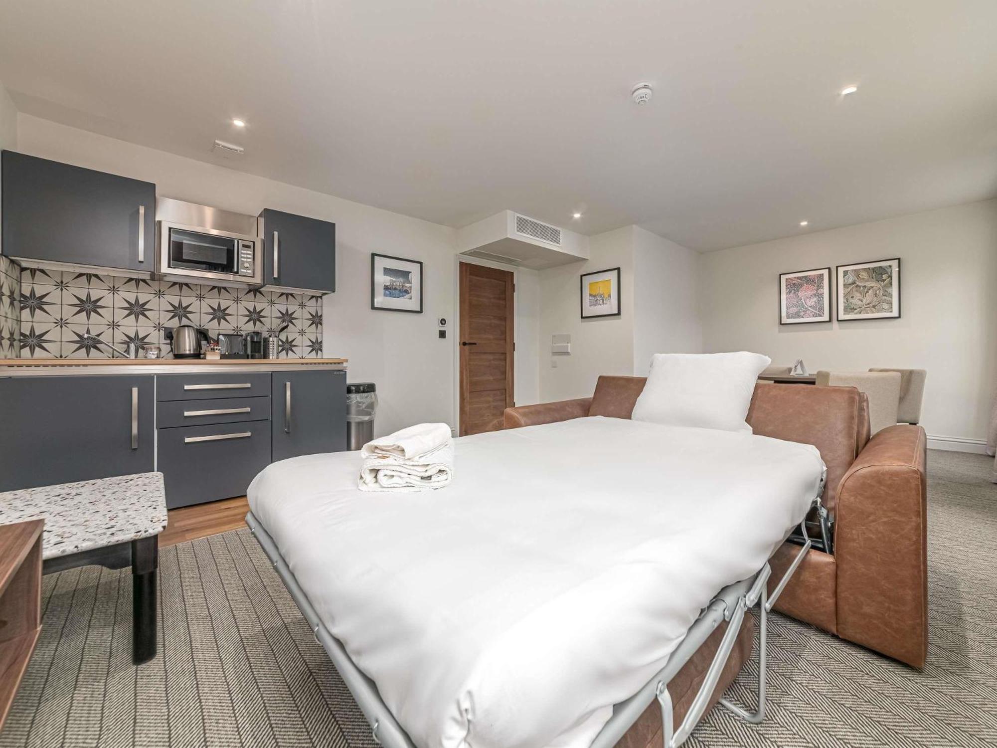 Mercure Salisbury White Hart Hotel & Apartments Екстер'єр фото
