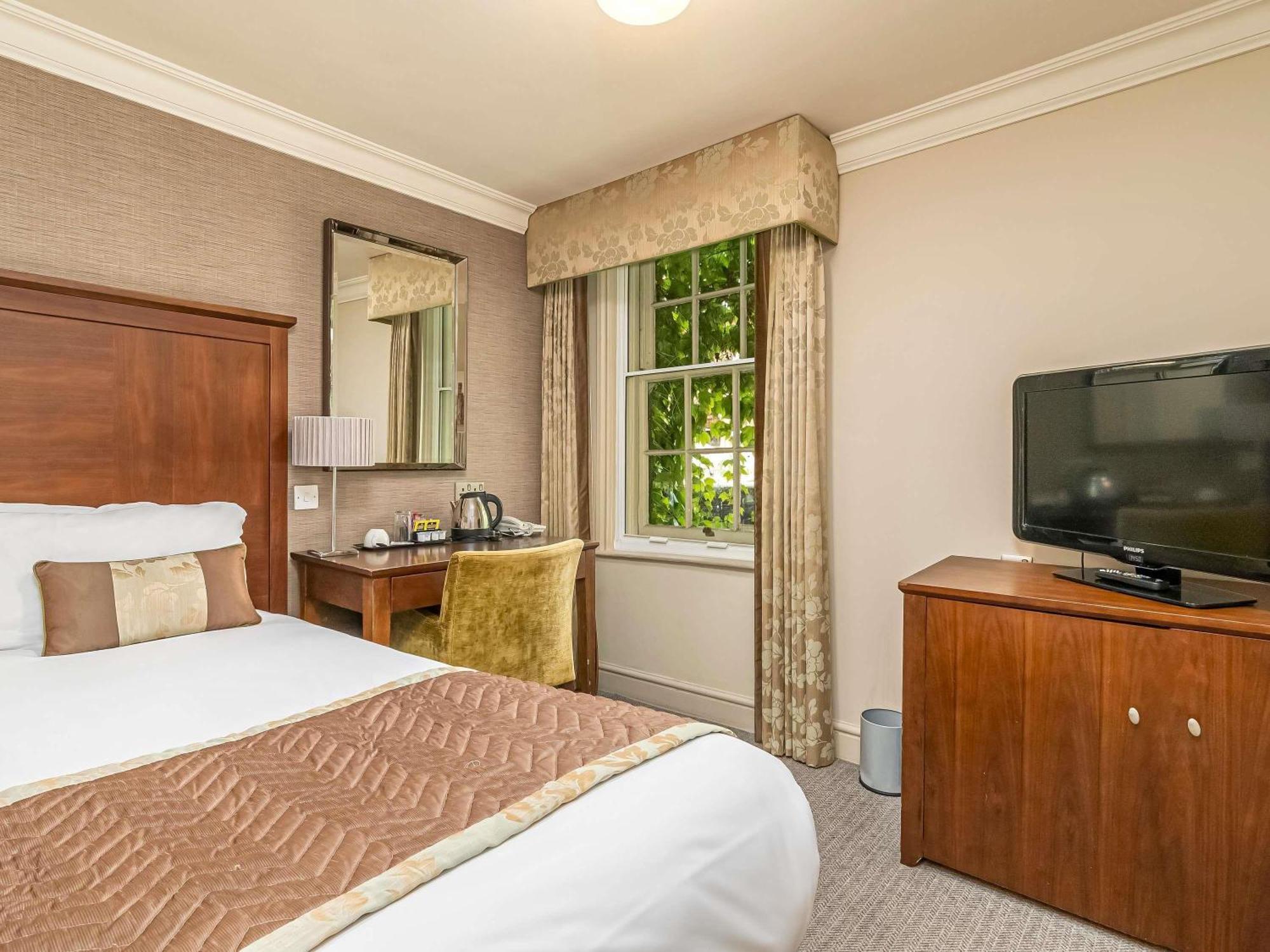 Mercure Salisbury White Hart Hotel & Apartments Екстер'єр фото