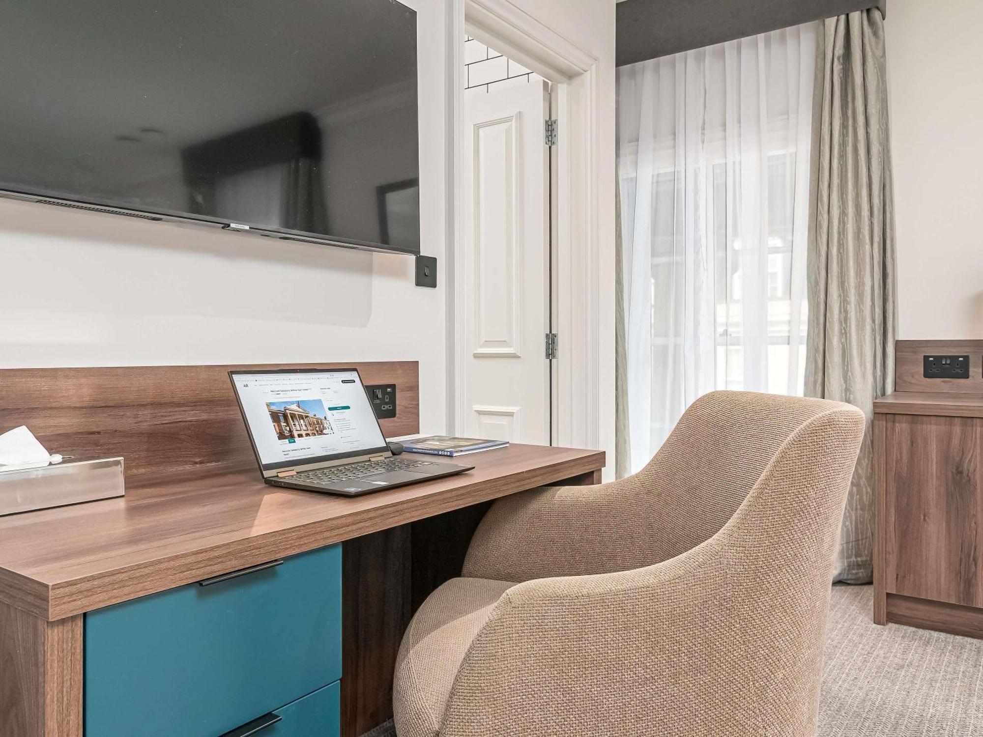 Mercure Salisbury White Hart Hotel & Apartments Екстер'єр фото