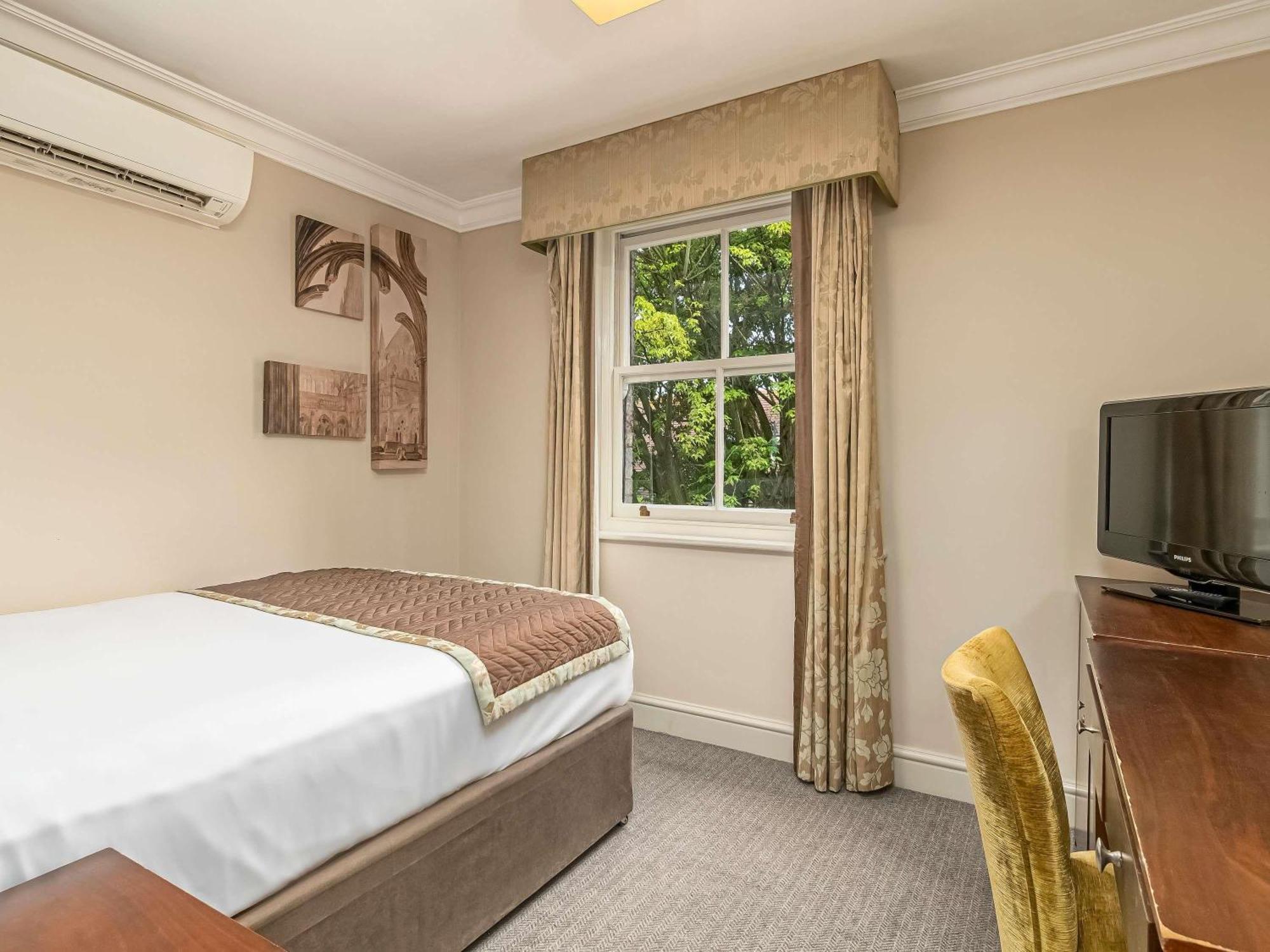 Mercure Salisbury White Hart Hotel & Apartments Екстер'єр фото